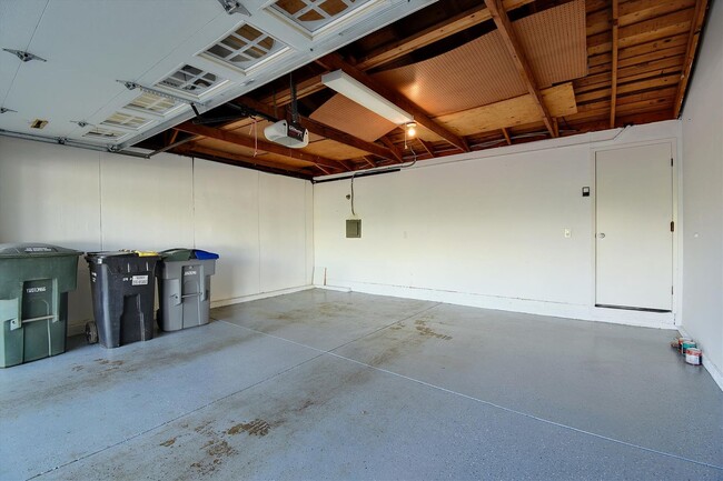 Building Photo - Remodeled townhouse with AC, Top Cupertino...