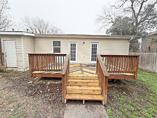 Building Photo - 817 Zachry Dr