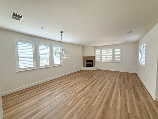 Building Photo - 2327 Capistrello St
