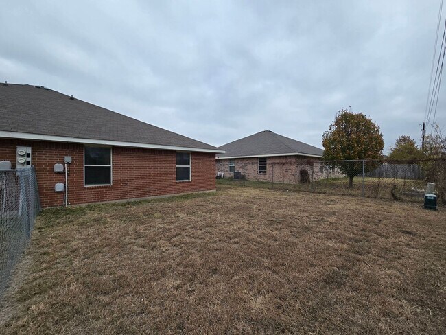 Building Photo - 2710 Alma Dr