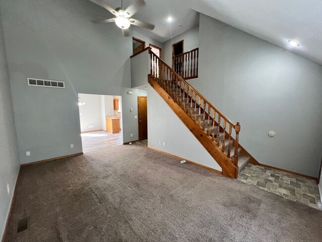 Building Photo - 3 Bed, 1.5 Bath Duplex with Garage and Extra Storage Space!