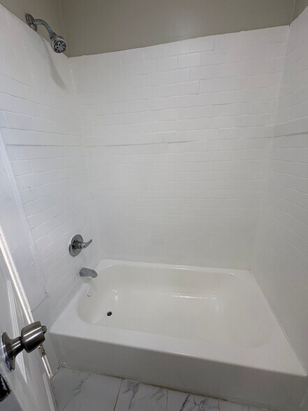 Building Photo - 26-28 Finlay Pl