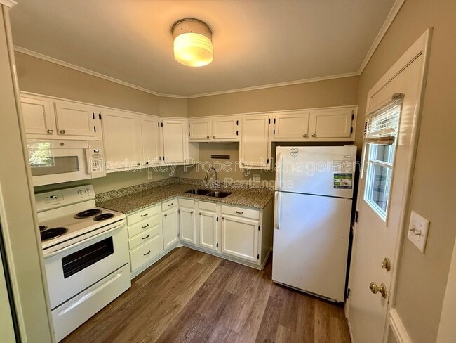 Building Photo - 345 Byrum St