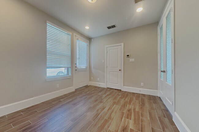 Building Photo - 5417 Larkin St