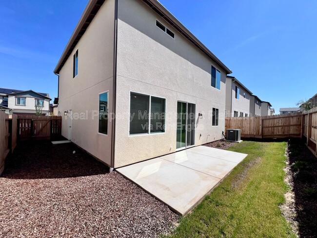 Building Photo - 2915 E Tierra Dr