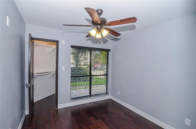 Building Photo - 2832 S Bartell Dr