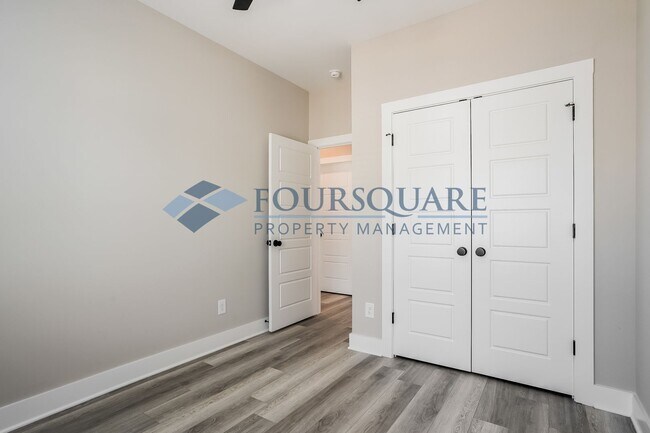 Building Photo - Townhome | Washer/Dryer Included | Back Pa...