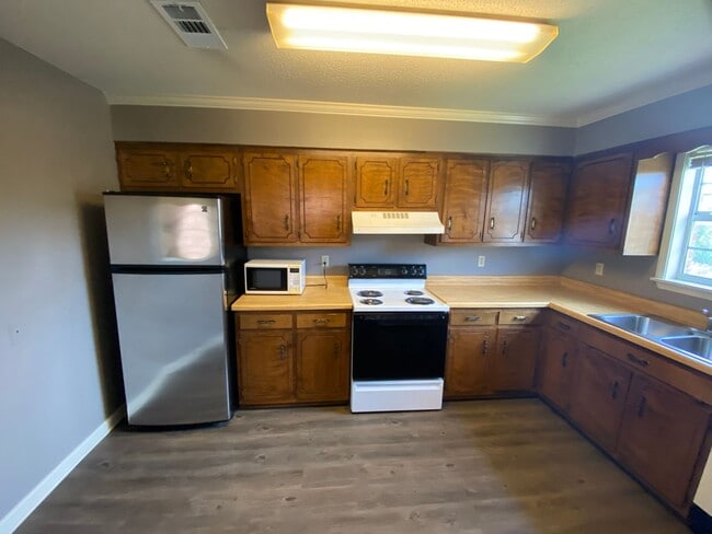 Building Photo - 3BR/2BA For Rent