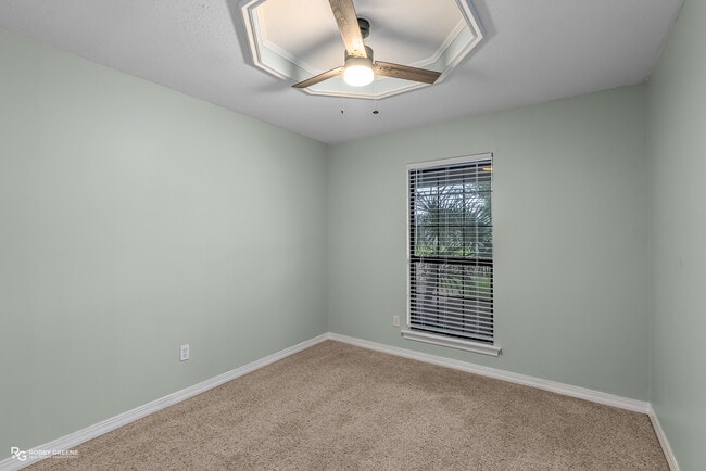 Building Photo - 5709 Bluebonnett Dr