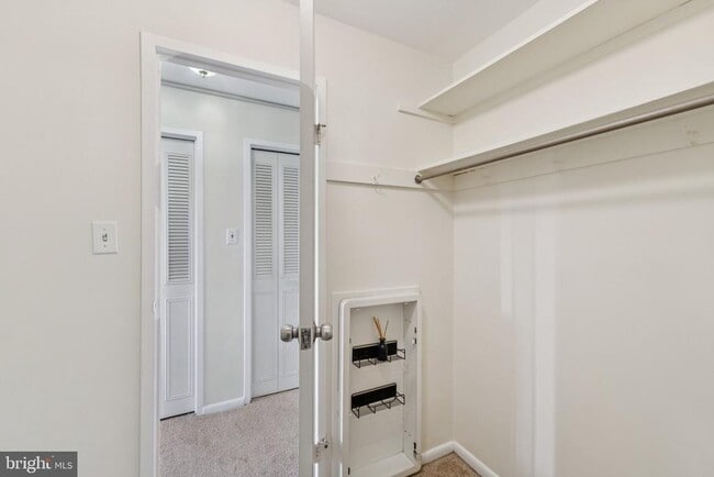 Building Photo - 10201 Grosvenor Pl