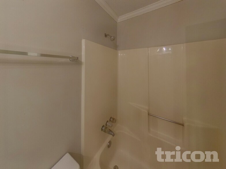 Building Photo - 4684 Woodglen Ct