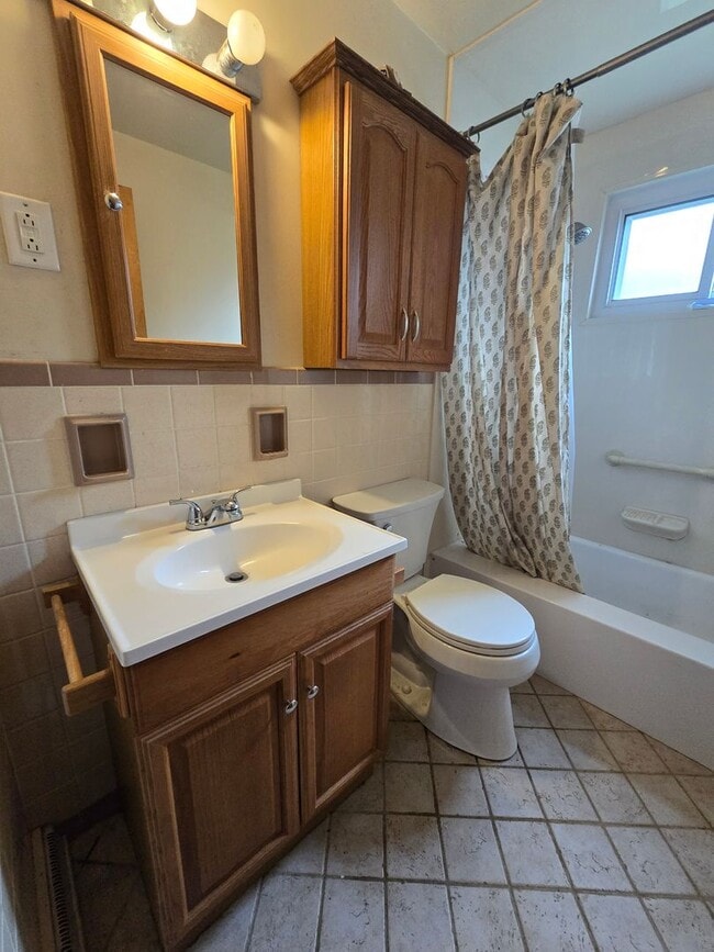 Building Photo - 3 Bedroom Home - Conveniently Located in N...