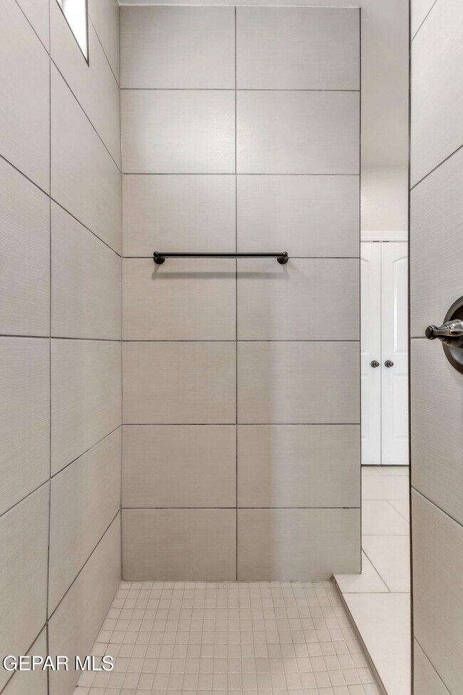 Building Photo - 1644 Folkstone St