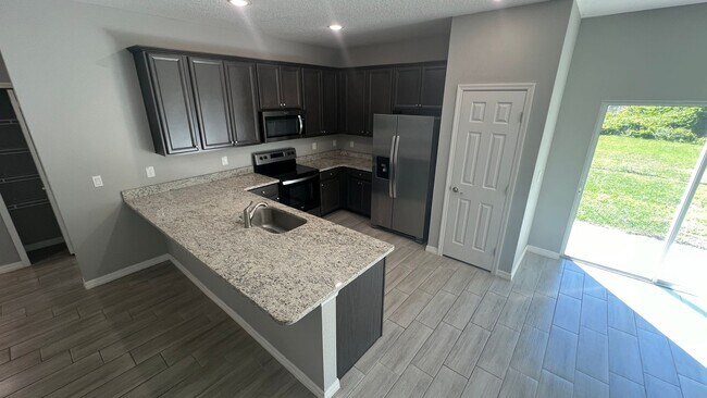 Building Photo - ADORABLE 3 Bedroom / 2 Bathroom Home in Pa...