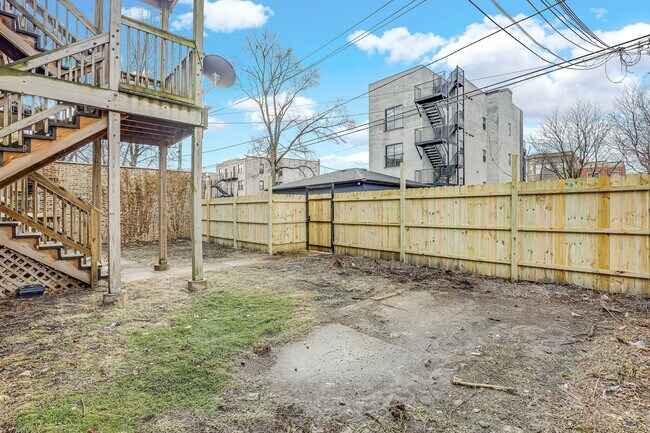 Building Photo - 6360 S Greenwood Ave