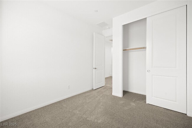 Building Photo - 10140 Glen Aulin St