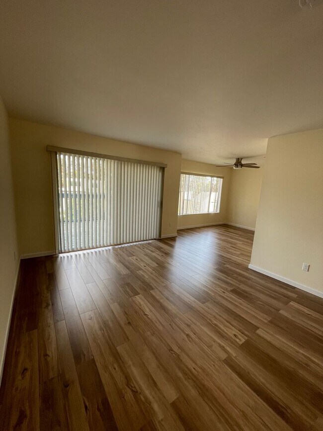 Building Photo - Terrific 3Br/2.5Ba Townhome in Scripp Ranch