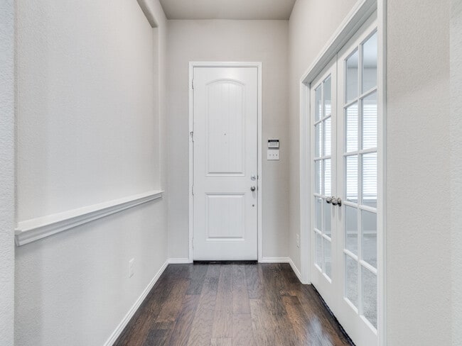 Building Photo - 229 Rosemary Dr