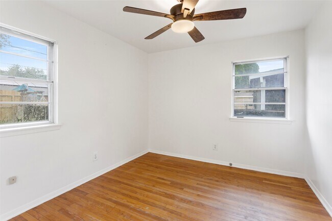 Building Photo - 317 Ellen Dr