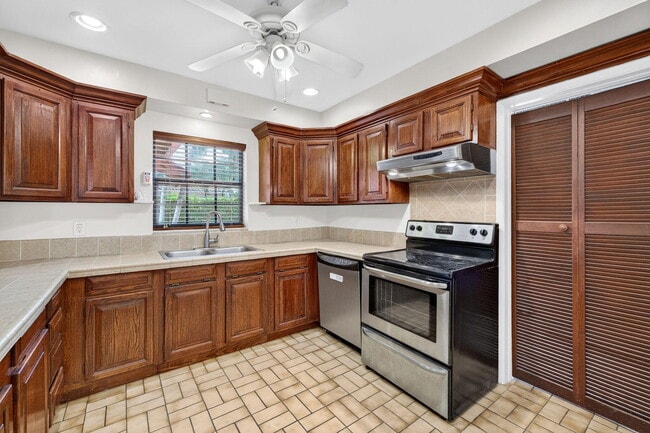 Building Photo - 2060 Tropic Isle