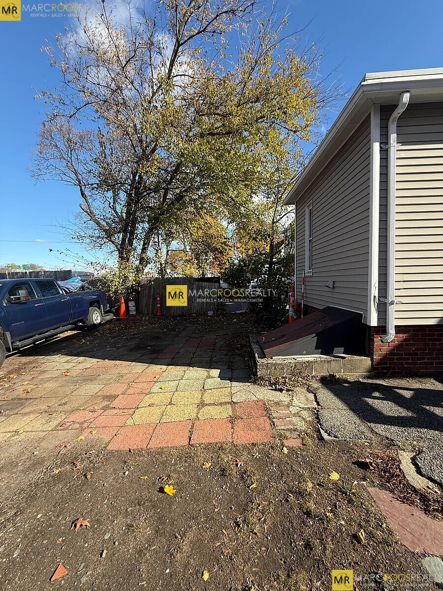 Building Photo - 36 Pratt St