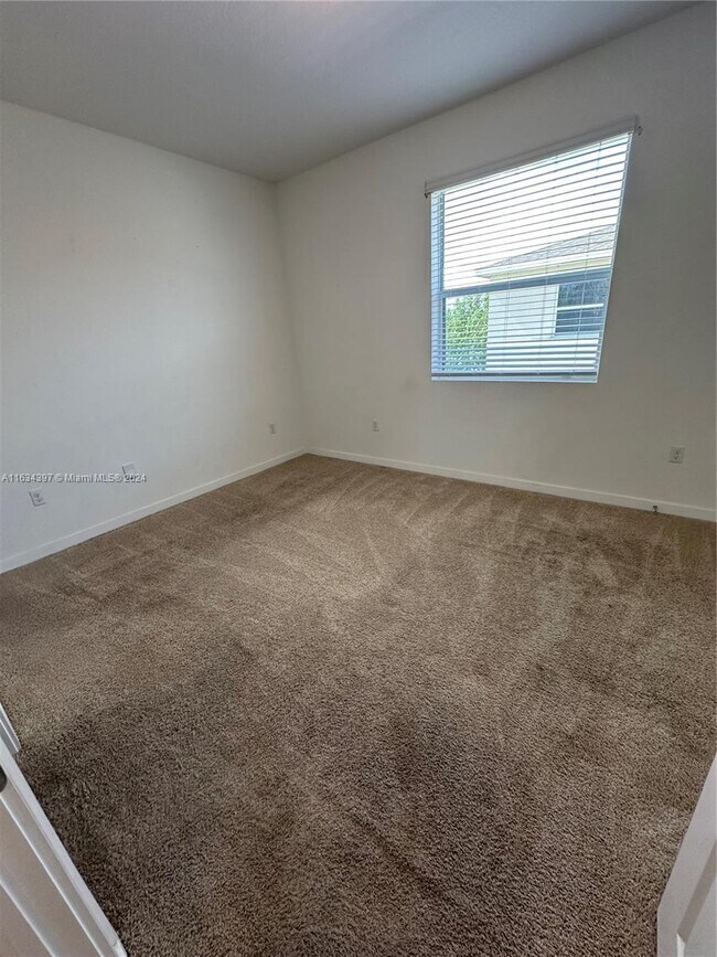 Building Photo - 540 NE 5th Ln