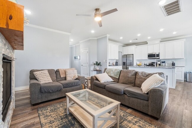 Building Photo - 4254 Mesa Dr
