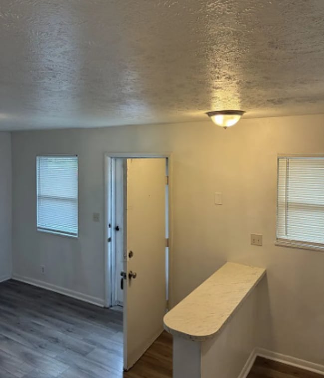 Building Photo - Pinecroft Apartments