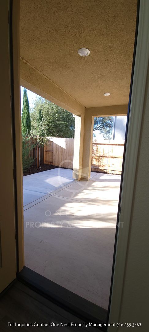 Building Photo - Gorgeous 4 bedroom 3 bath Rocklin Home