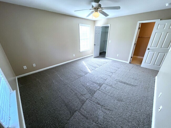 Building Photo - 4702 Pennoak Ln
