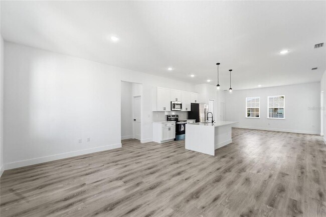 Building Photo - 2600 SW 146th Pl Rd