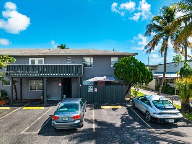 Building Photo - 400 SE 31st St