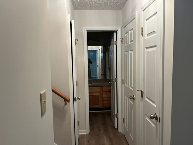 Building Photo - Beautiful condo unit in South Park