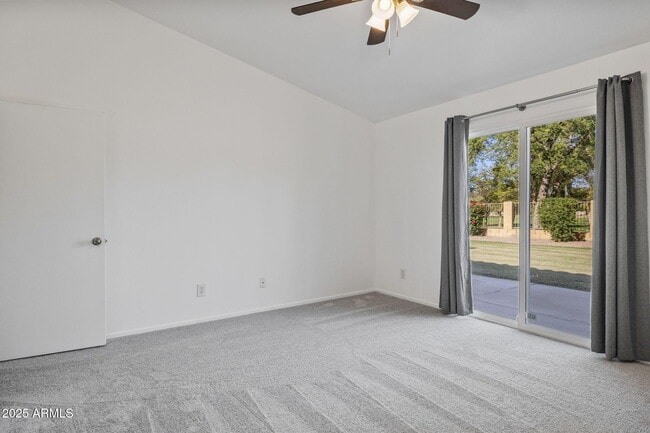 Building Photo - 1250 W Canary Way