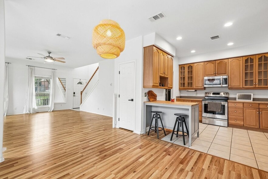Building Photo - 15727 Knolldown