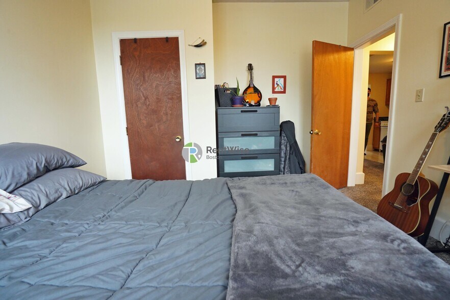 Building Photo - 12 Lorraine Ter