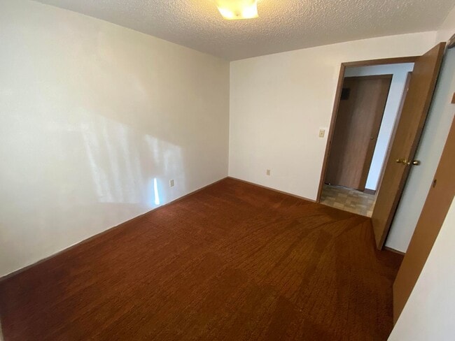 Building Photo - Cozy 3 Bedroom 1 Bath Home with Large Yard & 1 Car Attached Garage