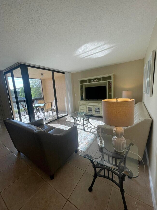 Building Photo - 450 Egret Cir