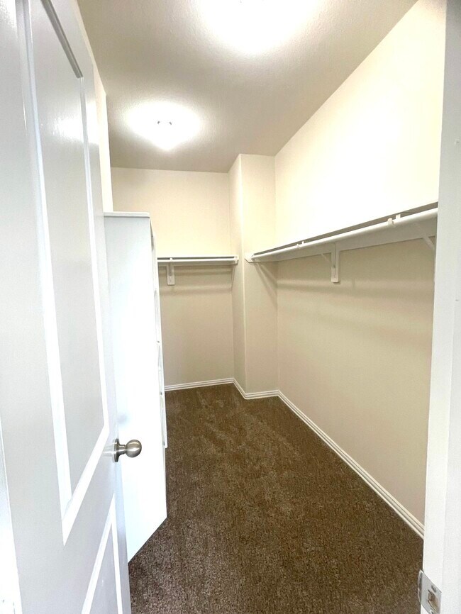 Building Photo - 1518 Summer City Dr