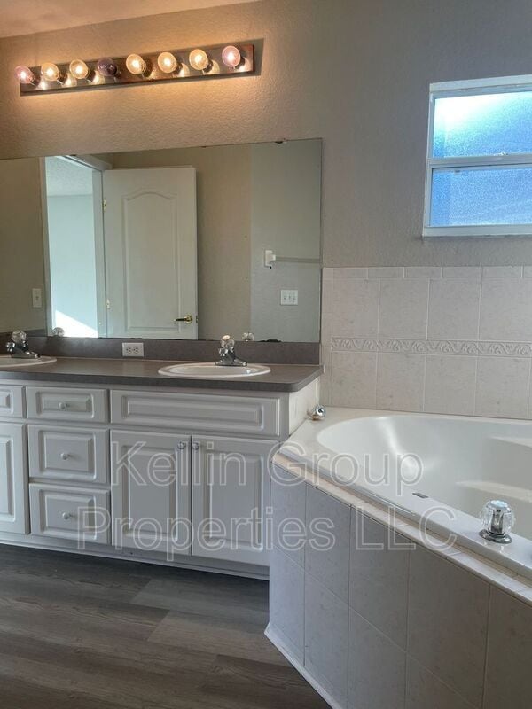 Building Photo - 1145 View Pointe Cir