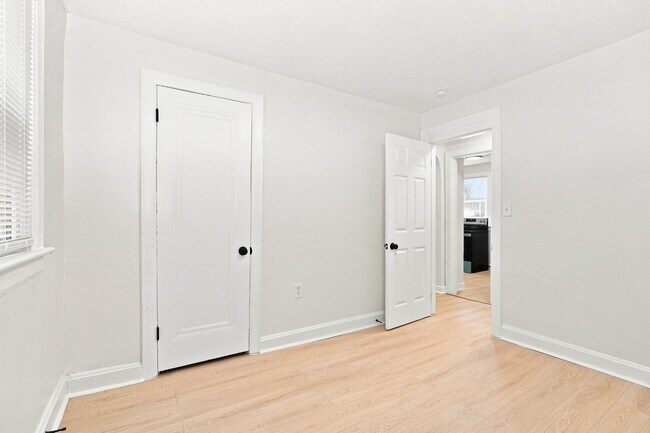 Building Photo - 397 Catherine St