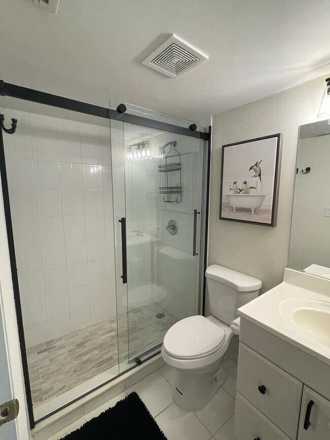 Building Photo - Short Term Rental Near Beach