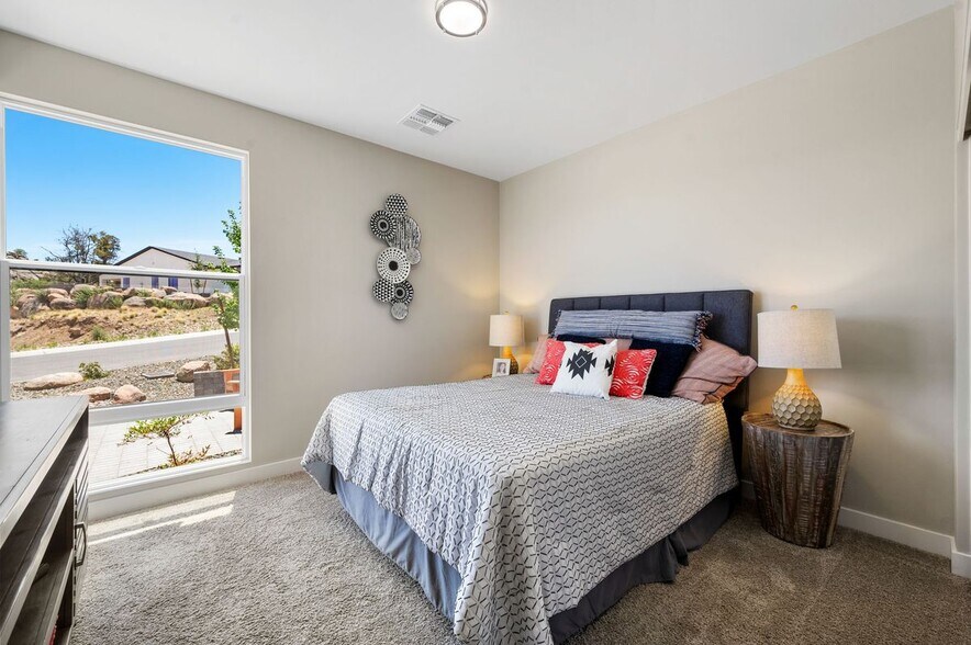 Building Photo - 1340 Rockwood Dr