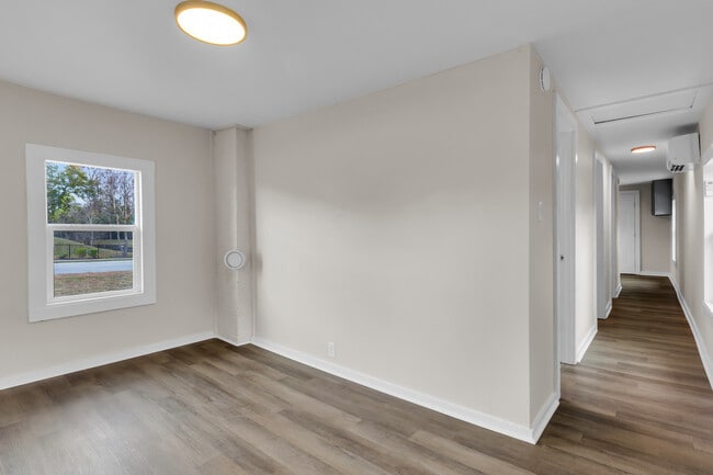 Building Photo - 1226 Cedar St