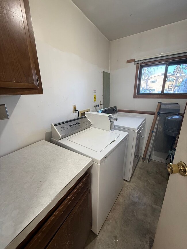 Building Photo - 524 N Klevin St