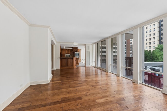 Building Photo - 200 E Delaware Pl