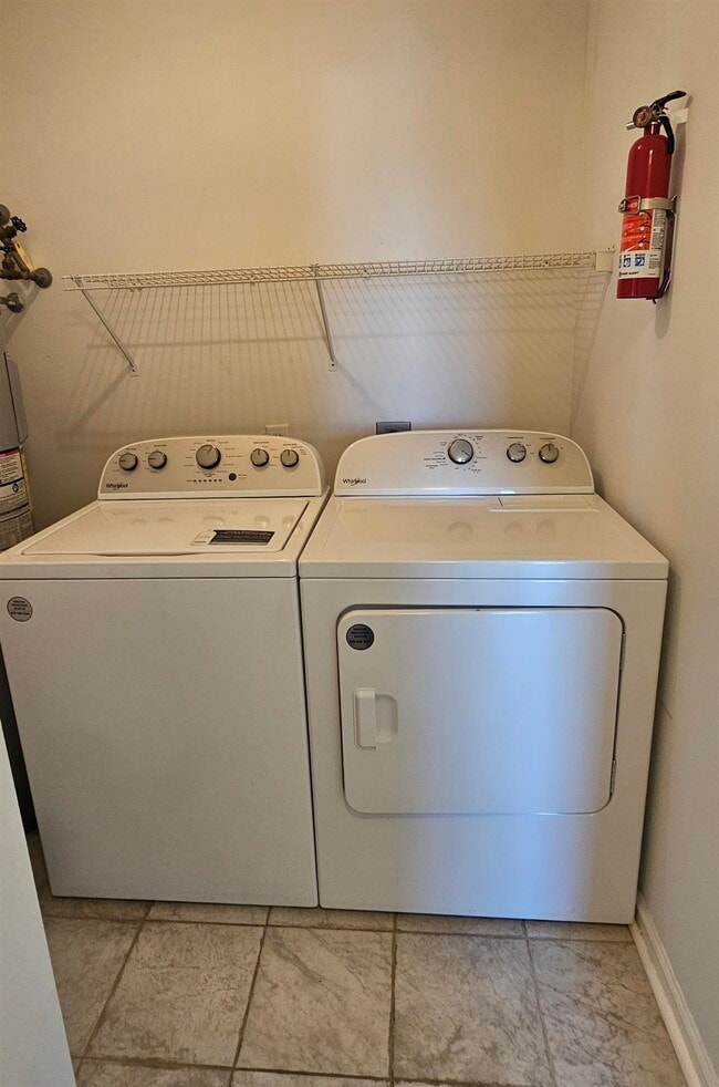 Building Photo - 2273 Huntingdon Dr