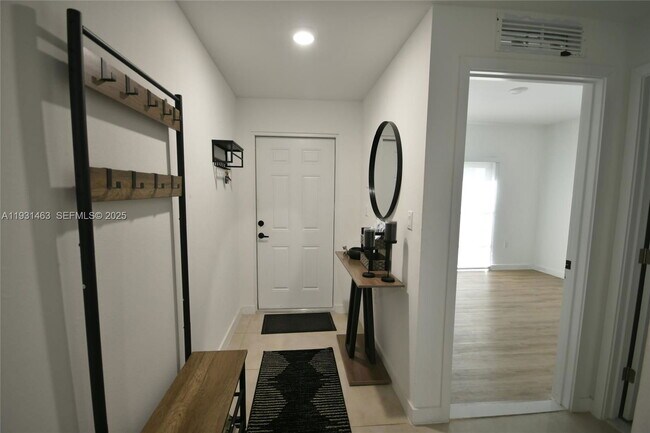 Building Photo - 1339 NW 2nd Ln