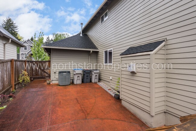 Building Photo - Beautiful Spacious Home in Tigard