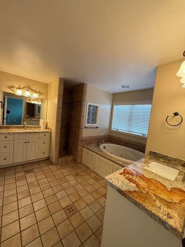 Building Photo - Beautiful Sunset Terraces Condo for Rent!